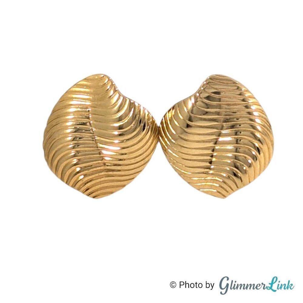 Vintage 1980s Avon Sea Treasure Ribbed Gold Tone Pierced Earrings